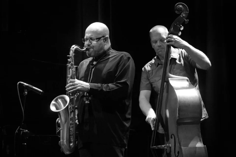 08 05 2013 LUBLIN UL JEZUICKA TEATR STARY KONCERT ZESPOLU PIOTR BARON QUARTET W SKLADZIE : PIOTR BARON - SAKSOFONY