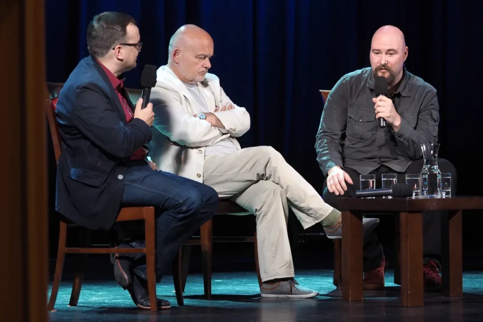 06 09 2015 LUBLIN UL JEZUICKA TEATR STARY ROZMOWA Z TWORCAMI SPEKTAKLU TELEWIZJI PT WALIZKA - ADAM FERENCY