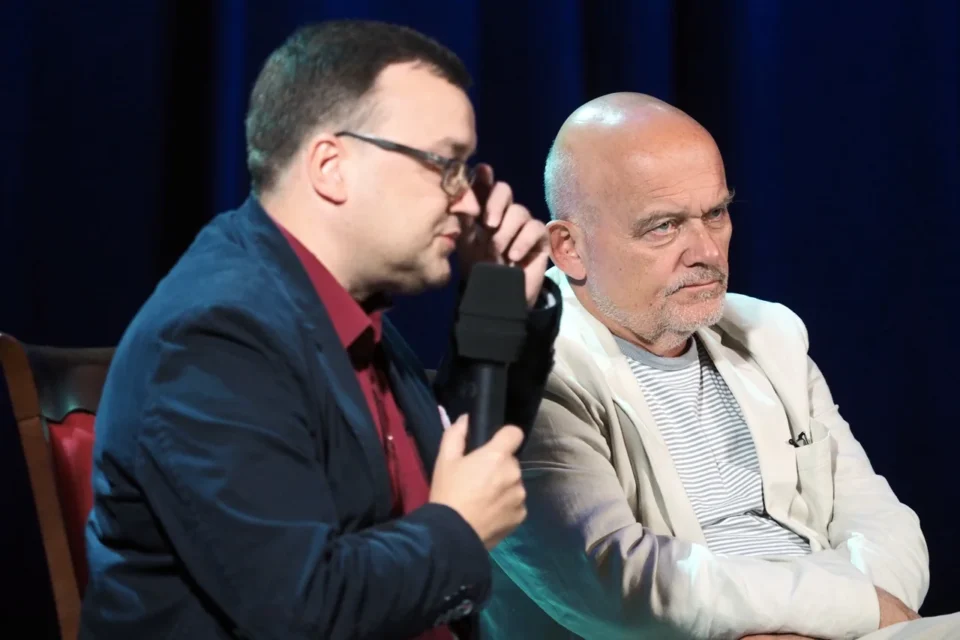 06 09 2015 LUBLIN UL JEZUICKA TEATR STARY ROZMOWA Z TWORCAMI SPEKTAKLU TELEWIZJI PT WALIZKA - ADAM FERENCY