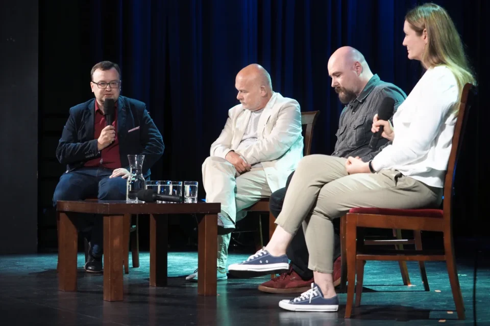 06 09 2015 LUBLIN UL JEZUICKA TEATR STARY ROZMOWA Z TWORCAMI SPEKTAKLU TELEWIZJI PT WALIZKA - ADAM FERENCY