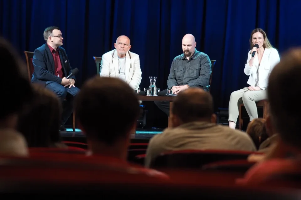 06 09 2015 LUBLIN UL JEZUICKA TEATR STARY ROZMOWA Z TWORCAMI SPEKTAKLU TELEWIZJI PT WALIZKA - ADAM FERENCY