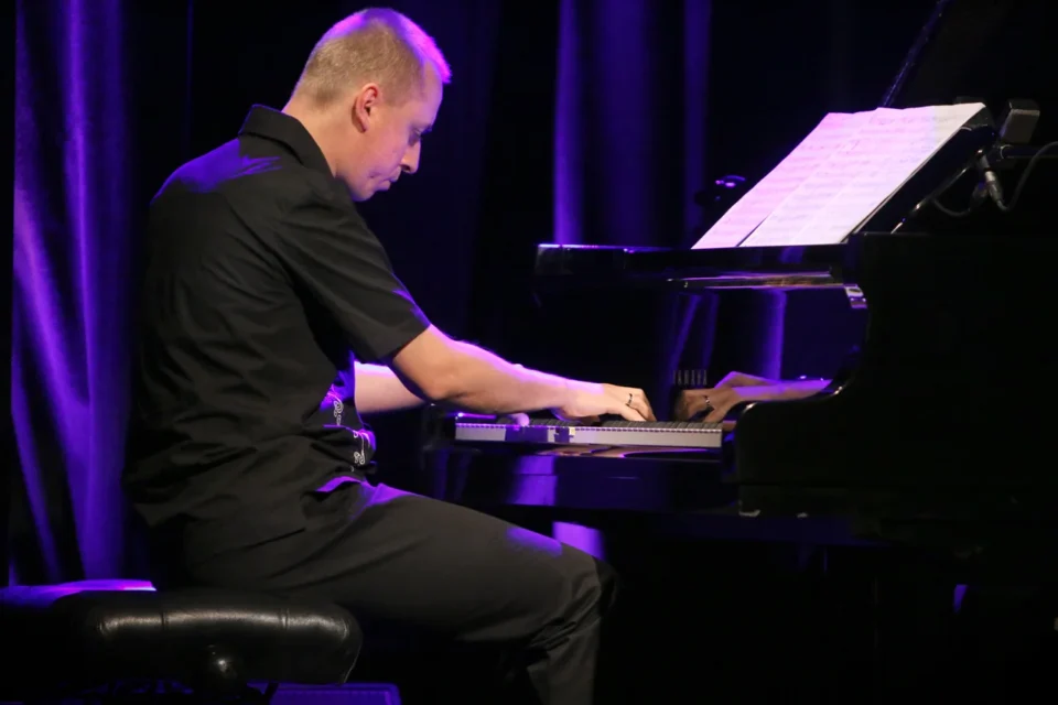 01 10 2014 LUBLIN UL JEZUICKA TEATR STARY KONCERT DOMINIK WANIA TRIO 