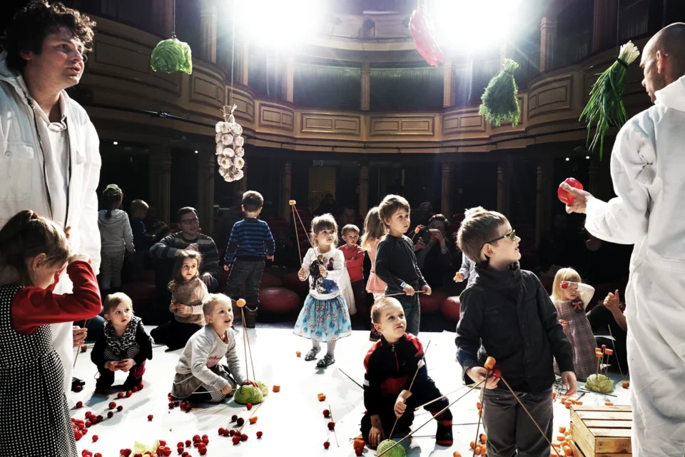 17 01 2016  TEATR STARY WARZYWA SA Z KOSMOSU TEATR MALEGO WIDZA FOT DOROTA AWIORKO