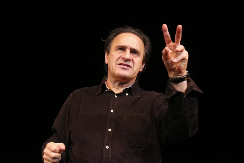 16 11 2012 LUBLIN TEATR STARY - PROBA - Czolem wbijajac gwozdzie w podloge  - BRONISLAW WROCLAWSKI FOT DOROTA AWIORKO - KLIMEK