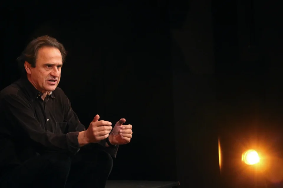 16 11 2012 LUBLIN TEATR STARY - PROBA - Czolem wbijajac gwozdzie w podloge  - BRONISLAW WROCLAWSKI FOT DOROTA AWIORKO - KLIMEK