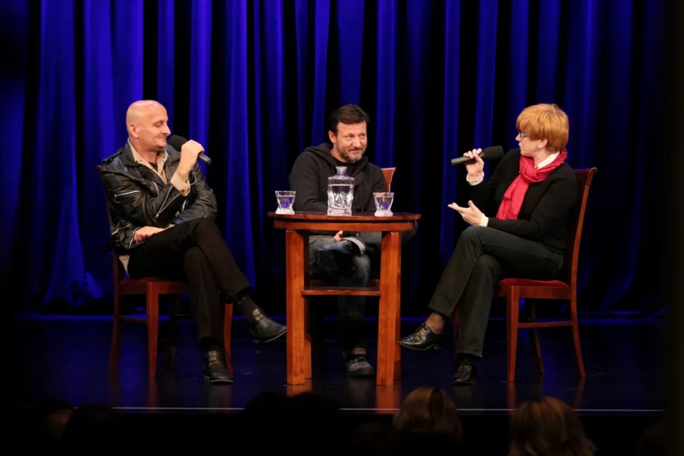 08 10 2012 LUBLIN TEATR STARY KINA W TEATRZE PRZEDSTAWIA FILM WYMYK PO FILMIE ROZMOWA Z ROBERTEM WIECKIEWICZEM JANUSZEM MARGANSKIM FOT DOROTA AWIORKO - KLIMEK