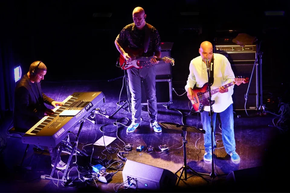 11 10 2015 LUBLIN UL JEZUICKA TEATR STARY SIESTA W DRODZE - KONCERT YAMI FOT WOJCIECH NIESPIALOWSKI / TS