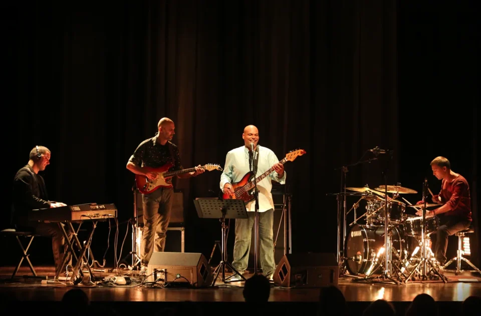 11 10 2015 LUBLIN UL JEZUICKA TEATR STARY SIESTA W DRODZE - KONCERT YAMI FOT WOJCIECH NIESPIALOWSKI / TS