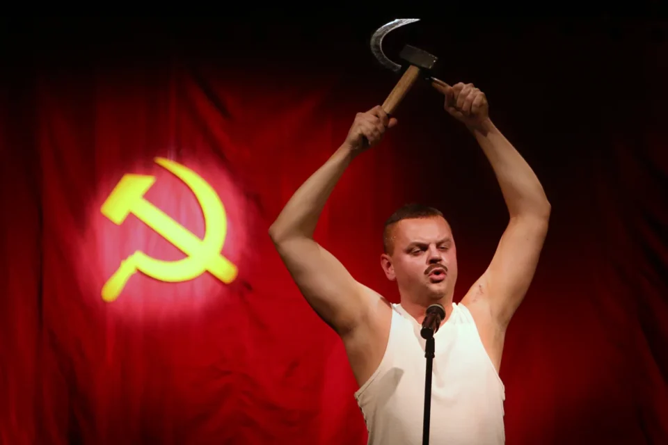 11 10 2014 LUBLIN UL JEZUICKA TEATR STARY  WYSOCKI -POWROT DO ZSRR - TEATR NOWY W KRAKOWIE FOT WOJCIECH NIESPIALOWSKI / TS