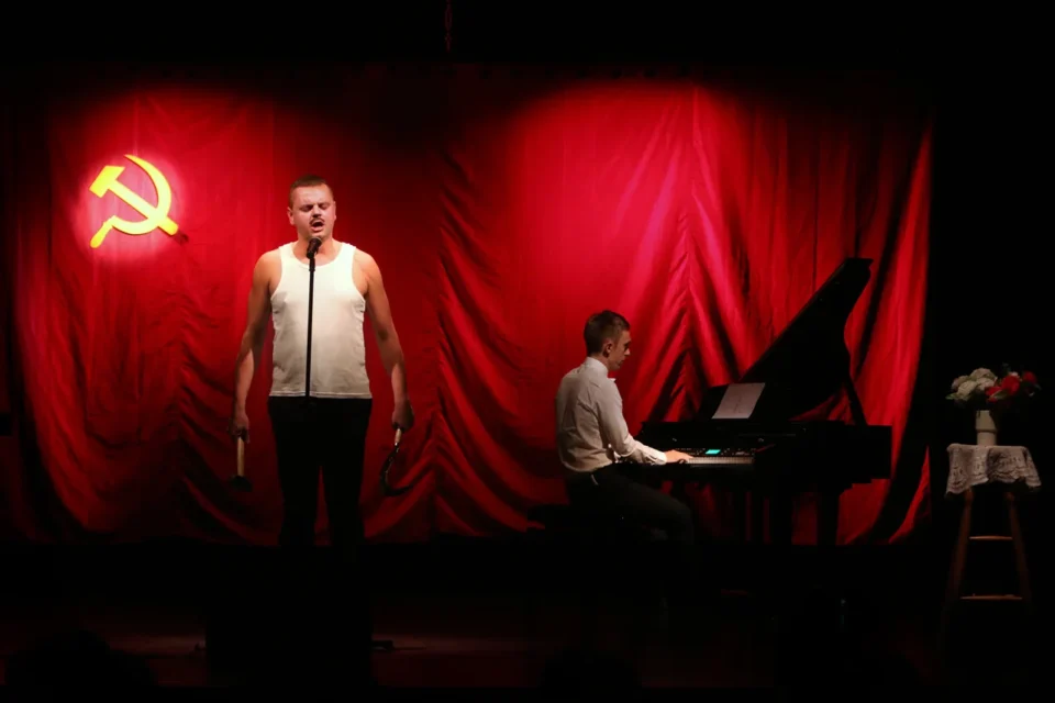 11 10 2014 LUBLIN UL JEZUICKA TEATR STARY  WYSOCKI -POWROT DO ZSRR - TEATR NOWY W KRAKOWIE FOT WOJCIECH NIESPIALOWSKI / TS