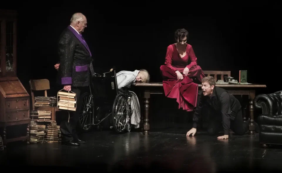 29 10 2017 UL JEZUICKA LUBLIN TEATR STARY SPEKTAKL  Z zycia glist  Teatr Miejski im  Witolda Gombrowicza w Gdyni FOT DOROTA AWIORKO